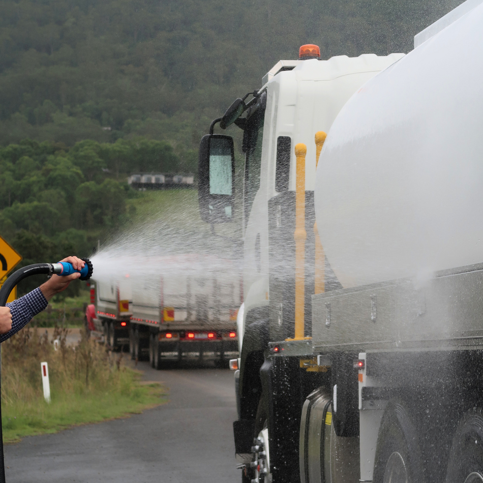 HOSE NOZZLE 25MM POLY BLUE/RED